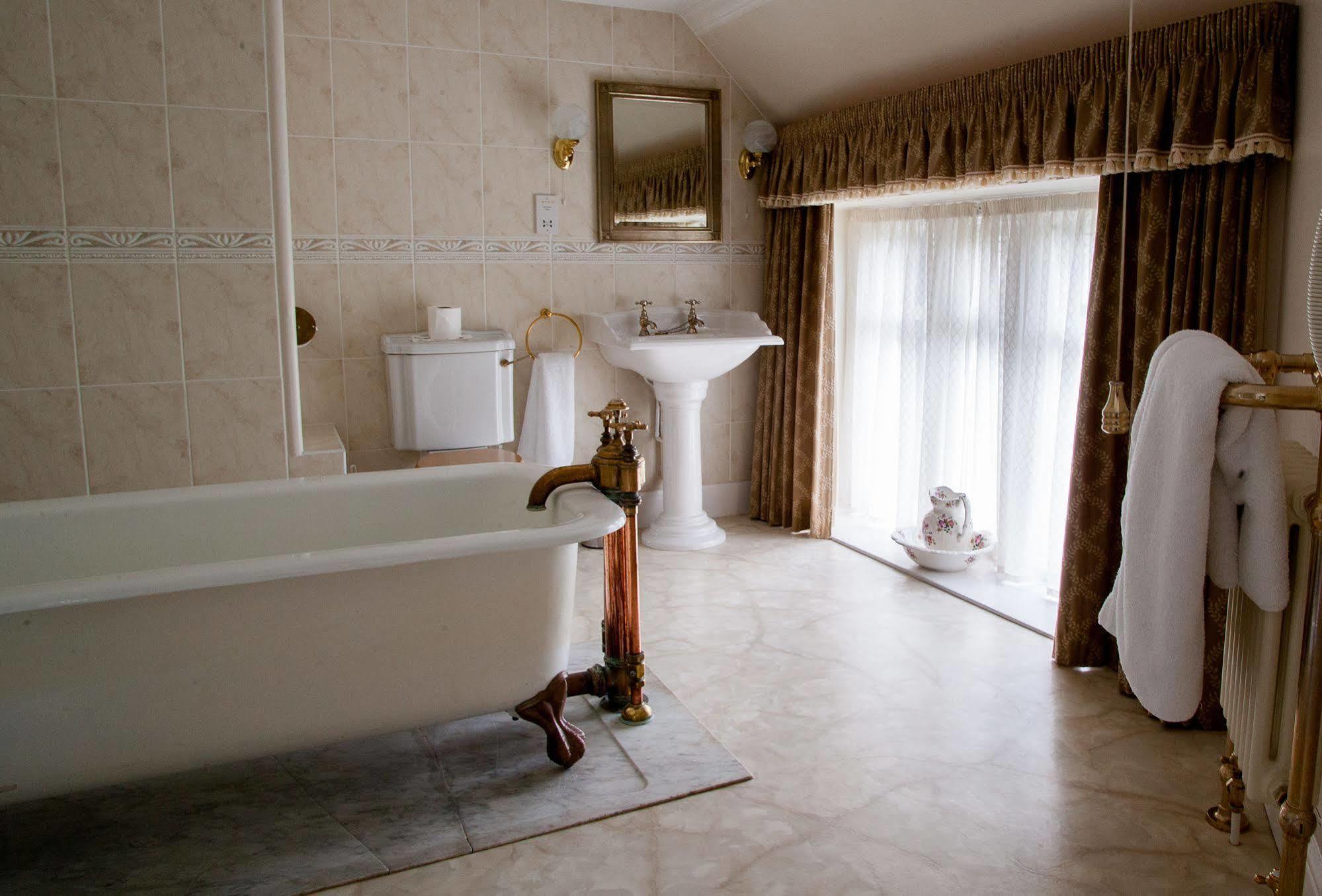 Petwood Hotel Woodhall Spa Esterno foto